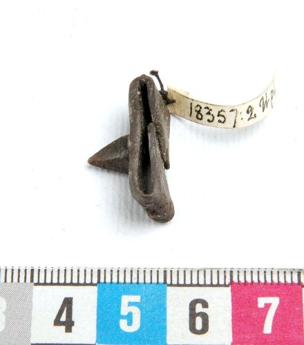 Bilden http://kulturarvsdata.se/shm/media/html/328529 som visar objektet http://www.historiska.se/data/?foremal=619844
